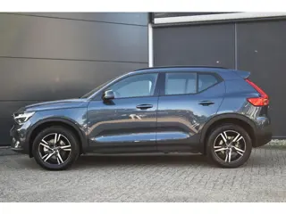 Foto 16 van Volvo XC40 B4 Plus Dark | Trekhaak | Verwarmbare voorstoelen, voorruit en stuurwiel | Premium audio