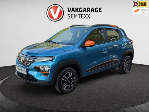 Dacia Spring Comfort Plus (Orange Pack) 27 kWh | Automaat | Airco | Cruise | Navi | Leder | Camera |