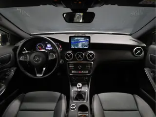Foto 16 van Mercedes-Benz A-Klasse 160 Ambition [CRUISE CONTROL, PDC V+A, STUURWIEL MULTIFUNCTIONEEL, CLIMATE CO