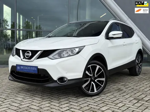 Nissan Qashqai 1.5 dCi Tekna Panoramadak / Trekhaak / 360 Camera