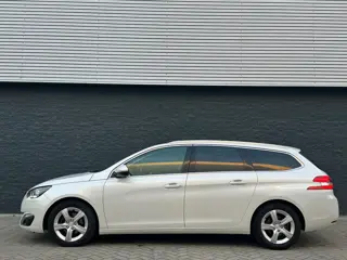 Foto 14 van Peugeot 308 SW 1.2 Automaat Glazendak Leer Led Xenon Nap Orgineel nederlands