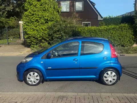 PEUGEOT 107 1.0-12V Millesium 200 5/ deurs /Airco/Trekhaak