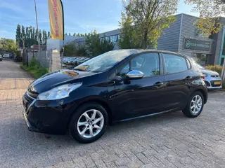 Foto 13 van Peugeot 208 1.0 VTi Access - LET OP TIK IN DE MOTOR !