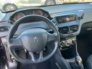 Foto 17 van Peugeot 208 1.0 VTi Access - LET OP TIK IN DE MOTOR !