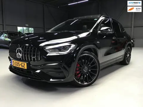 Mercedes-Benz GLA-klasse AMG 35 4MATIC I Pano I 360Cam I Sfeer verl. I Multibeam I 21Inch I Trekhaak