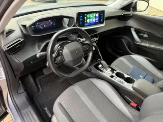 Foto 7 van Peugeot 2008 1.2 PureTech Allure Automaat, CarPlay, Navi, Virtual Cockpit, 1e eigenaar, PDC, Camera