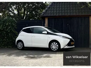 Toyota Aygo 1.0 VVT-i x-play 2017 AIRCO/PARKEERCAMERA/5-DEURS