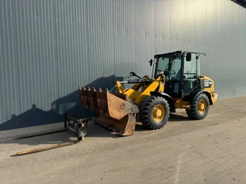 Cat 906M (bj 2016)