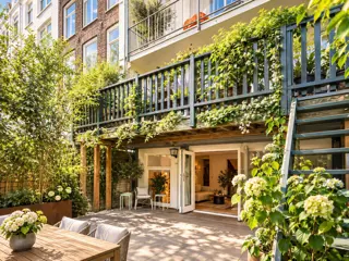 Woning aan de Spaarndammerstraat te Amsterdam