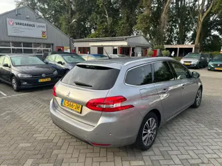Foto 13 van Peugeot 308 SW 1.2 PureTech Blue Lease Allure , navigatie , pdc voor en achter met camera , stoelver