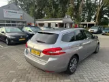 Foto 23 van Peugeot 308 SW 1.2 PureTech Blue Lease Allure , navigatie , pdc voor en achter met camera , stoelver