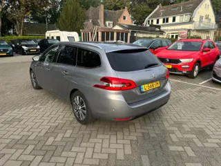 Foto 14 van Peugeot 308 SW 1.2 PureTech Blue Lease Allure , navigatie , pdc voor en achter met camera , stoelver