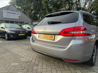 Foto 15 van Peugeot 308 SW 1.2 PureTech Blue Lease Allure , navigatie , pdc voor en achter met camera , stoelver