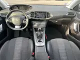 Foto 28 van Peugeot 308 SW 1.2 PureTech Blue Lease Allure , navigatie , pdc voor en achter met camera , stoelver