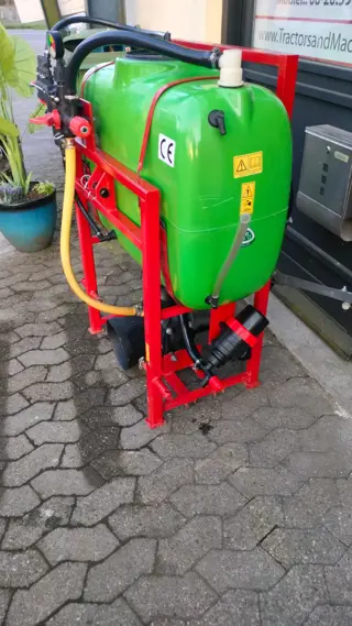 HHTC- Mini_Veldspuitje = 150 Liter met slang en boompje ... ( of haspel )