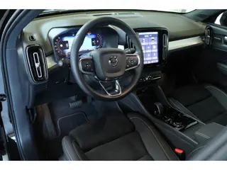 Foto 13 van Volvo XC40 B4 Plus Black Edition | Panoramadak |  | Semi-Electrische wegklapbare Trekhaak | Verwarmb