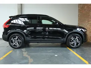 Foto 15 van Volvo XC40 B4 Plus Black Edition | Panoramadak |  | Semi-Electrische wegklapbare Trekhaak | Verwarmb