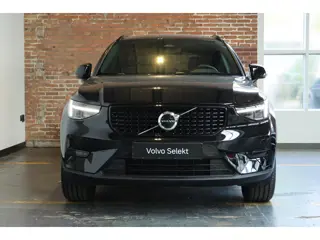 Foto 16 van Volvo XC40 B4 Plus Black Edition | Panoramadak |  | Semi-Electrische wegklapbare Trekhaak | Verwarmb