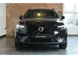 Foto 26 van Volvo XC40 B4 Plus Black Edition | Panoramadak |  | Semi-Electrische wegklapbare Trekhaak | Verwarmb