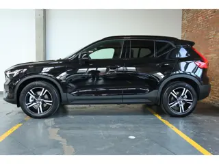 Foto 17 van Volvo XC40 B4 Plus Black Edition | Panoramadak |  | Semi-Electrische wegklapbare Trekhaak | Verwarmb