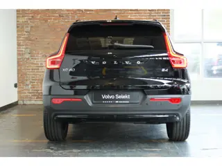 Foto 18 van Volvo XC40 B4 Plus Black Edition | Panoramadak |  | Semi-Electrische wegklapbare Trekhaak | Verwarmb