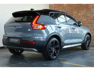 Foto 14 van Volvo XC40 Recharge P8 AWD R-Design | Panoramadak | Semi-Electrische Wegklapbare Trekhaak | Harman K