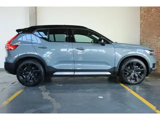 Foto 15 van Volvo XC40 Recharge P8 AWD R-Design | Panoramadak | Semi-Electrische Wegklapbare Trekhaak | Harman K