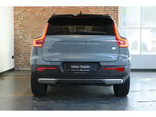 Foto 18 van Volvo XC40 Recharge P8 AWD R-Design | Panoramadak | Semi-Electrische Wegklapbare Trekhaak | Harman K