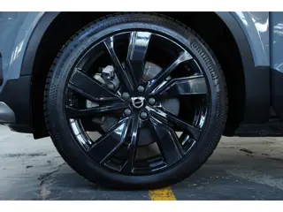 Foto 19 van Volvo XC40 Recharge P8 AWD R-Design | Panoramadak | Semi-Electrische Wegklapbare Trekhaak | Harman K