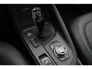 Foto 13 van BMW X1 sDrive20i Orange Edition II / 69.961 km / Trekhaak / Panoramadak / Camera / Head-up / Leder /