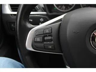 Foto 18 van BMW X1 sDrive20i Orange Edition II / 69.961 km / Trekhaak / Panoramadak / Camera / Head-up / Leder /