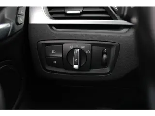 Foto 20 van BMW X1 sDrive20i Orange Edition II / 69.961 km / Trekhaak / Panoramadak / Camera / Head-up / Leder /