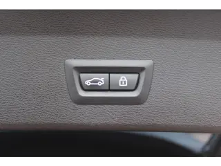 Foto 11 van BMW X1 sDrive20i Orange Edition II / 69.961 km / Trekhaak / Panoramadak / Camera / Head-up / Leder /