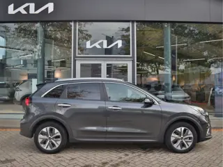 Foto 16 van Kia e-Niro DynamicPlusLine 64 kWh | Stoelverwarming | Schuifdak | Trekhaak | LED | Tot 10Jr. Kia-Gar
