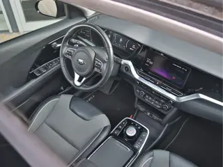Foto 11 van Kia e-Niro DynamicPlusLine 64 kWh | Stoelverwarming | Schuifdak | Trekhaak | LED | Tot 10Jr. Kia-Gar