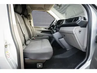 Foto 16 van Volkswagen Transporter 2.0 TDI L1H1 28 Comfortline | Navi | Bluetooth | Metallic lak | Trekhaak | El