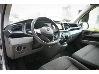 Foto 19 van Volkswagen Transporter 2.0 TDI L1H1 28 Comfortline | Navi | Bluetooth | Metallic lak | Trekhaak | El