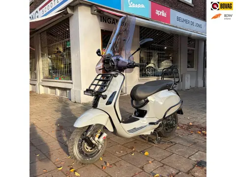 Vespa Snorscooter Sprint 4T
