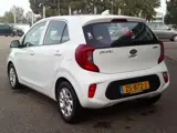 Foto 29 van Kia Picanto 1.0 MPi DynamicLine Staat in Hardenberg