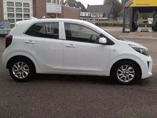 Foto 16 van Kia Picanto 1.0 MPi DynamicLine Staat in Hardenberg