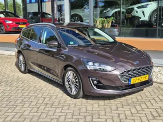 Foto 11 van Ford Focus Wagon 1.0 EcoBoost Vignale / Winterpakket / 1ste eigenaar