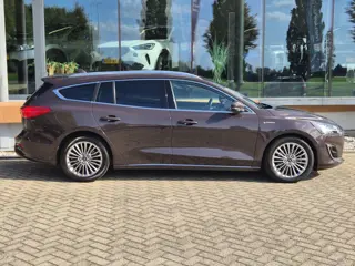 Foto 16 van Ford Focus Wagon 1.0 EcoBoost Vignale / Winterpakket / 1ste eigenaar
