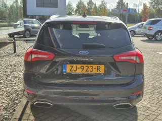 Foto 18 van Ford Focus Wagon 1.0 EcoBoost Vignale / Winterpakket / 1ste eigenaar