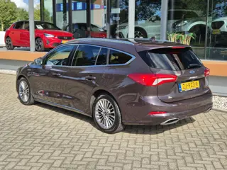 Foto 19 van Ford Focus Wagon 1.0 EcoBoost Vignale / Winterpakket / 1ste eigenaar