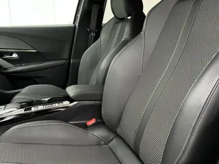 Foto 16 van Peugeot 2008 PureTech 130 GT EAT8 Automaat | Camera | Draadloze lader | Android Auto / Carplay