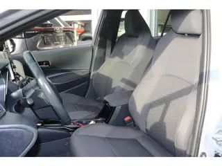 Foto 13 van Toyota Corolla Touring Sports 1.8 Hybrid Active Apple en Android auto, achteruitrijcamera, lane assi