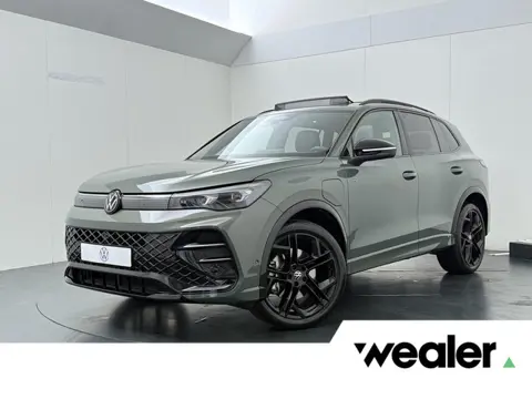 Volkswagen Tiguan 1.5 eHybrid R-Line Edition | 204 PK | SoH 99% | Panoramadak | Head-up Display | Ha