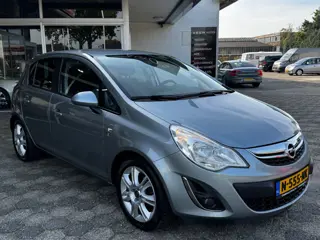 Foto 11 van Opel Corsa 1.2-16V Cosmo AUTOMAAT Cruise 5 Deurs Luxe