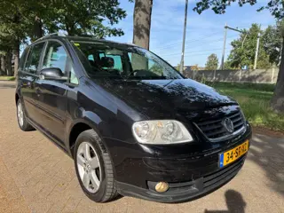 Volkswagen Touran 2.0-16V FSI Highline automaat 2006