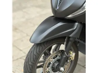 Foto 12 van Piaggio Scooter 400 Beverly S HPE